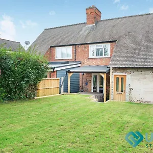 Airy 3 Bed House - Hot Tub - Near Castle, Qmc - City Centre & Trent Bridge Holiday home Nottingham